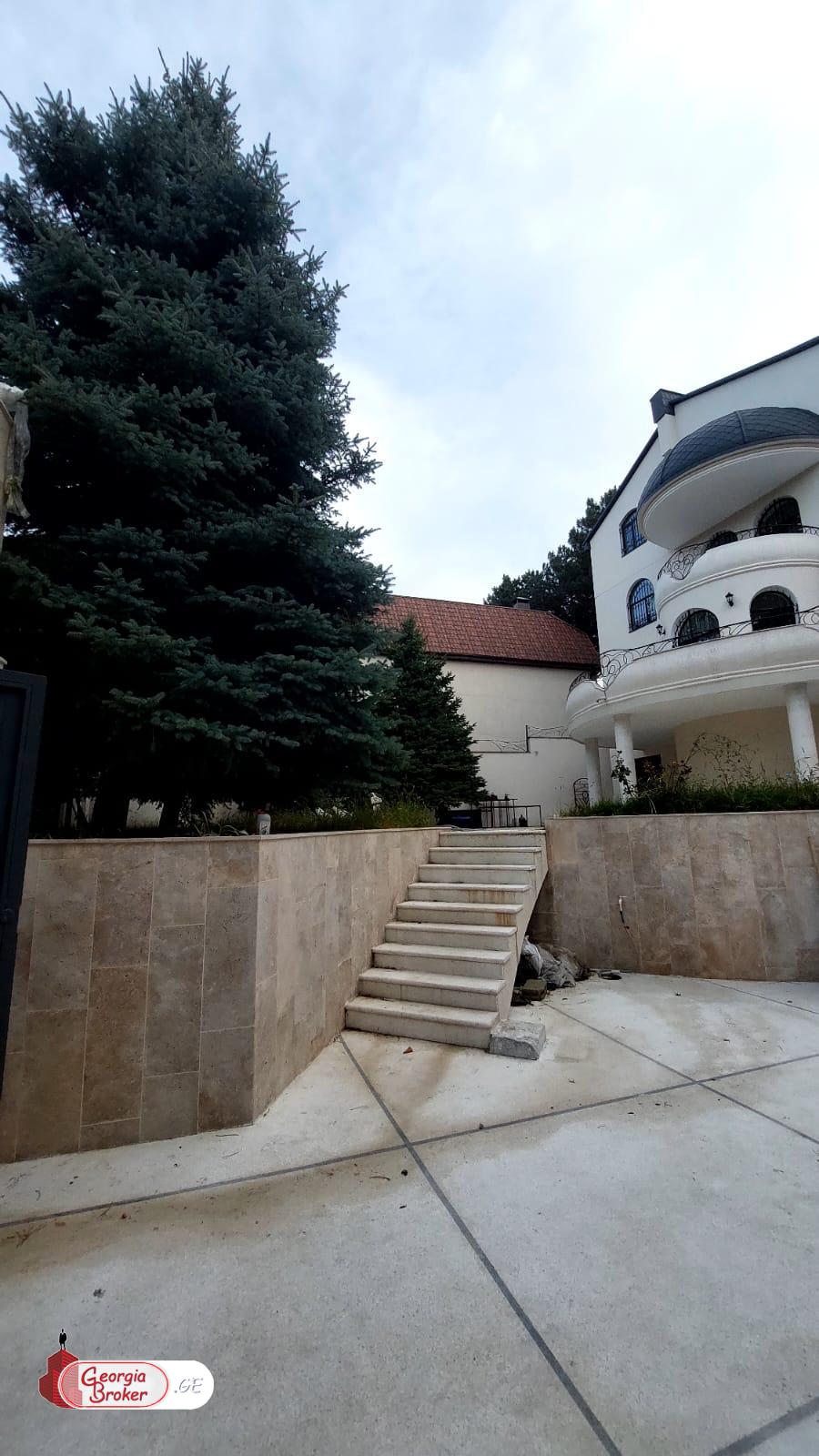 nearly repaired 11-room house for rent